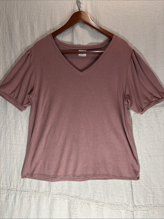 Mod Ref Sweaters - Mod Ref V-Neck Puff Sleeve Top in Dusty Mauve